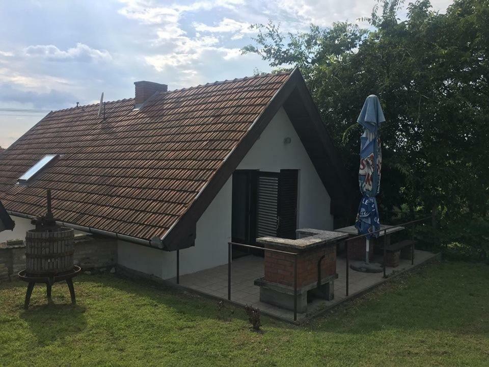 Bago Pince Apartment Hajos Bagian luar foto