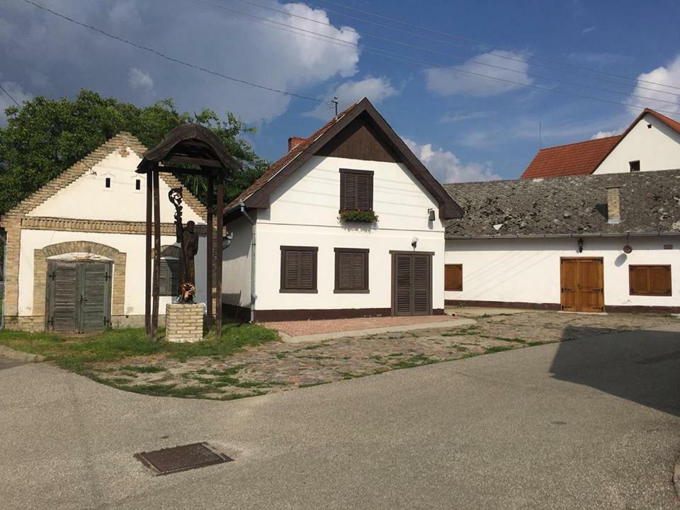 Bago Pince Apartment Hajos Bagian luar foto